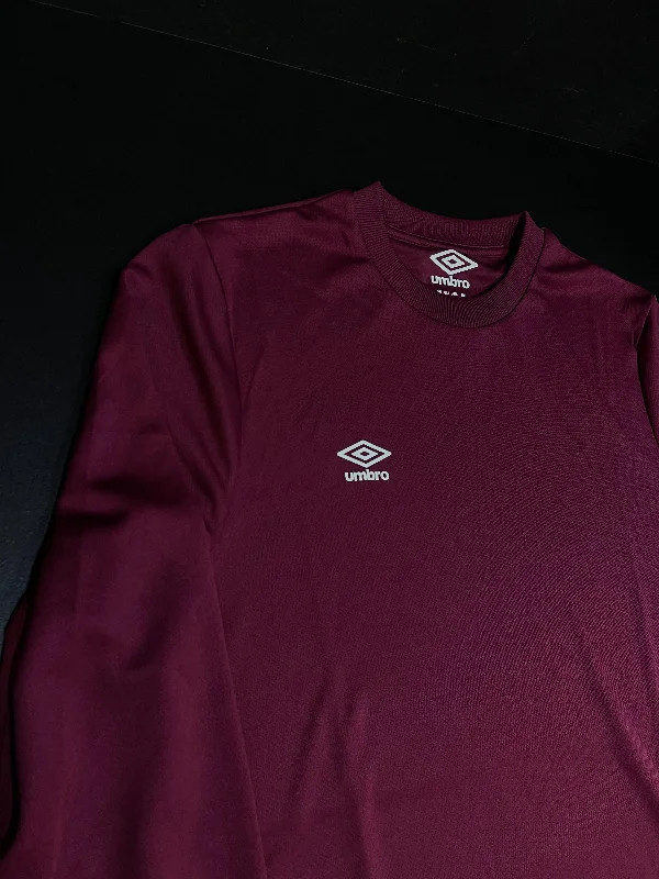 Umbro Club Essential Poly Sweatshirt